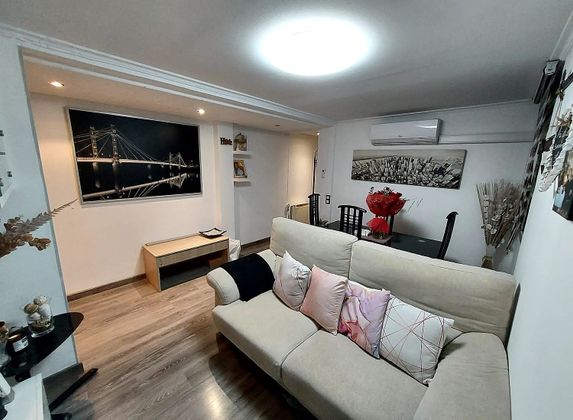 Foto 1 de Venta de piso en calle Las Rosas de 3 habitaciones con terraza y aire acondicionado
