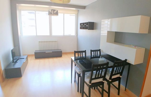 Foto 2 de Pis en lloguer a calle Eduardo Sanz Hernaz de 3 habitacions amb mobles i balcó