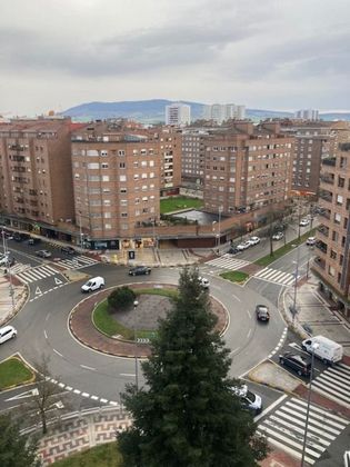 Foto 1 de Pis en venda a calle De Irunlarrea de 4 habitacions amb balcó i calefacció