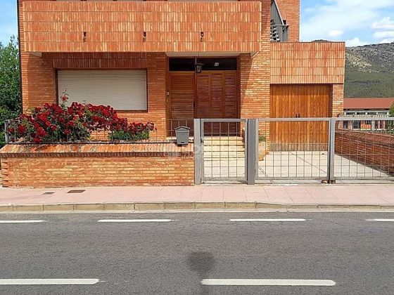Foto 2 de Casa en venta en Torrebaja de 4 habitaciones con jardín