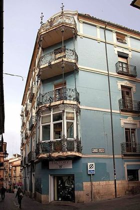 Foto 2 de Pis en venda a Centro - Teruel de 4 habitacions amb terrassa i balcó