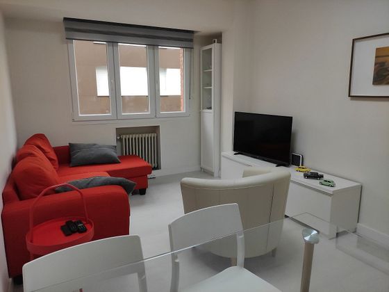 Foto 2 de Pis en lloguer a Montecerrao de 3 habitacions amb mobles i balcó