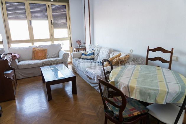 Foto 2 de Piso en alquiler en Santo Domingo de 1 habitación con terraza y garaje