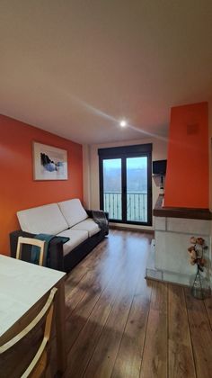 Foto 2 de Piso en venta en Puebla de Lillo de 2 habitaciones con garaje y calefacción
