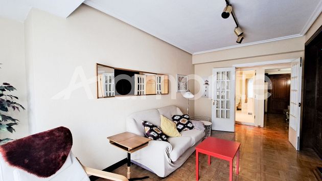 Foto 1 de Alquiler de piso en calle González Besada de 3 habitaciones con muebles y balcón