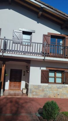 Foto 2 de Venta de casa en Mungia de 4 habitaciones con terraza y piscina