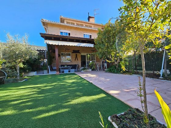Foto 1 de Casa en venda a Berriozar de 4 habitacions amb terrassa i jardí