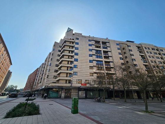 Foto 1 de Venta de piso en calle De Irunlarrea de 4 habitaciones con terraza y garaje