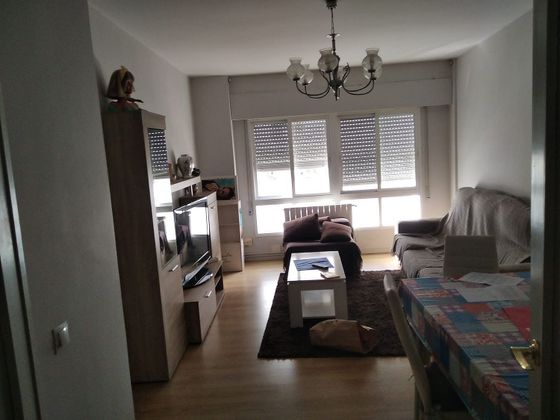 Foto 2 de Piso en alquiler en calle De Benito Corbal de 4 habitaciones con muebles y calefacción