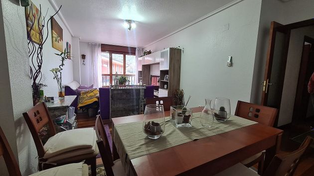 Foto 2 de Piso en venta en calle Baron de Azdaneta de 2 habitaciones con terraza y calefacción