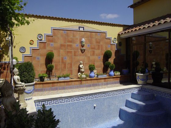 Foto 2 de Casa adossada en venda a Pedro Lamata - San Pedro Mortero de 5 habitacions amb terrassa i piscina