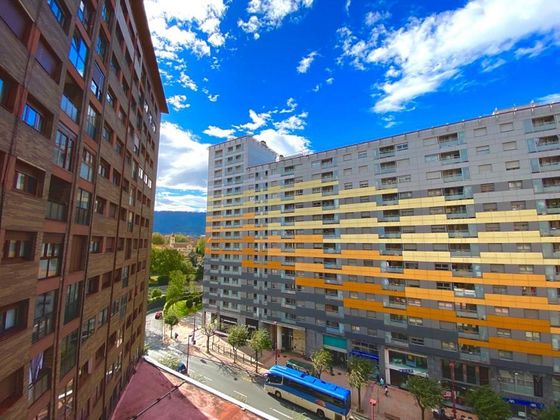 Foto 2 de Venta de piso en Bagatza - San Vicente de 2 habitaciones con terraza y balcón