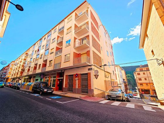 Foto 1 de Pis en venda a Sabiñánigo de 2 habitacions amb terrassa i calefacció