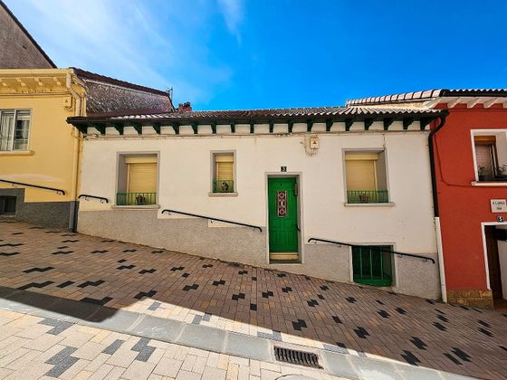 Foto 1 de Casa en venta en Sabiñánigo de 3 habitaciones con terraza y jardín