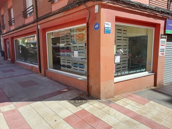 Foto 2 de Local en venda a calle Sancho Ordóñez de 320 m²