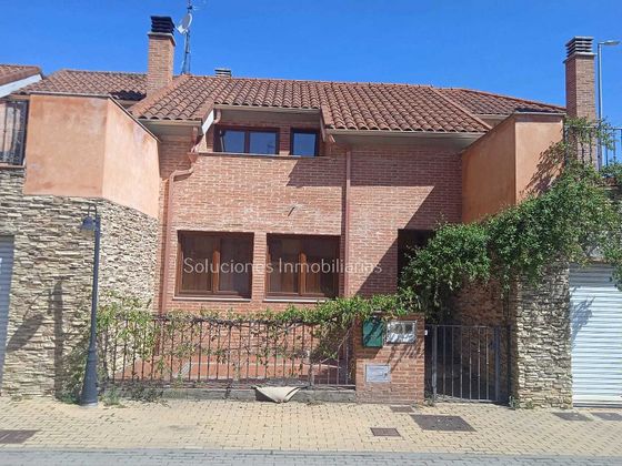 Foto 1 de Casa adossada en venda a calle El Molino de 4 habitacions amb terrassa i garatge