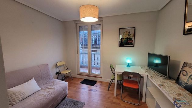 Foto 1 de Piso en alquiler en Centro - San Sebastián-Donostia de 1 habitación con muebles y balcón