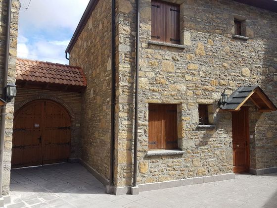 Foto 1 de Casa en venda a Jaca de 3 habitacions amb terrassa i garatge