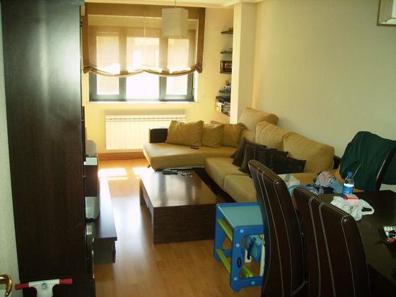 Foto 1 de Venta de piso en Villares de la Reina de 2 habitaciones con garaje