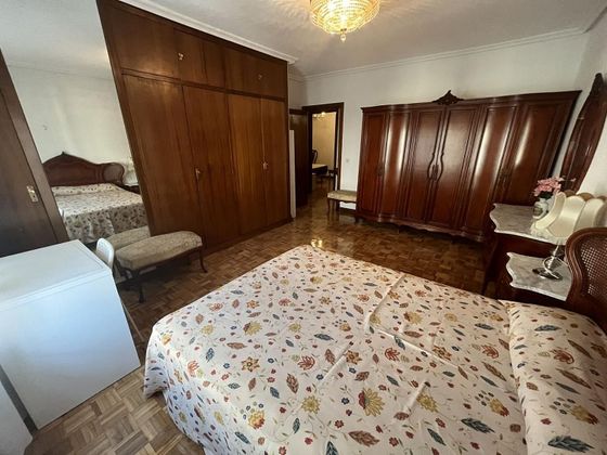 Foto 1 de Pis en lloguer a Carmelitas - San Marcos - Campillo de 6 habitacions amb mobles i balcó