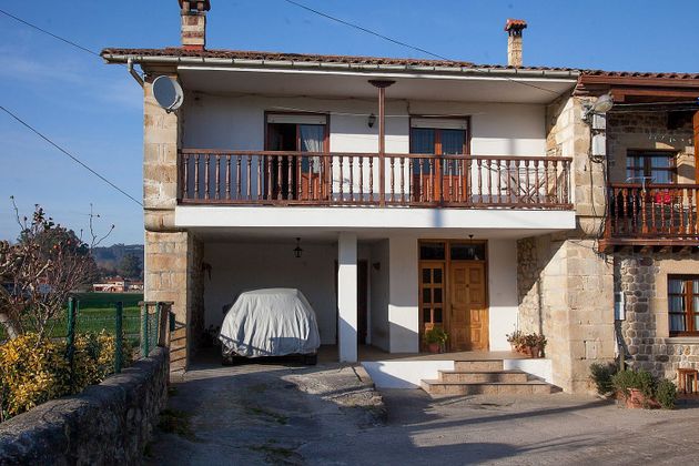 Foto 1 de Casa adossada en venda a Puente Viesgo de 4 habitacions amb garatge i balcó