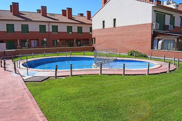 Foto 1 de Casa adosada en venta en Santa Isabel - Movera de 3 habitaciones con terraza y piscina