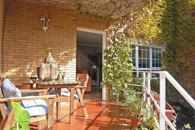 Foto 2 de Casa adosada en venta en Montecanal de 6 habitaciones con terraza y jardín