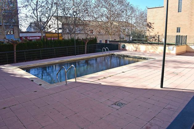 Foto 2 de Casa adossada en venda a Barrios rurales del norte de 4 habitacions amb terrassa i piscina