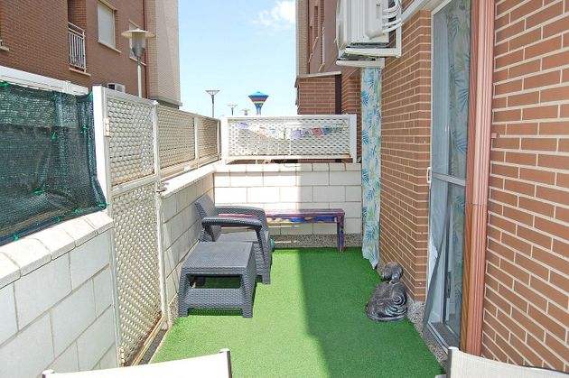 Foto 2 de Venta de piso en Puebla de Alfindén (La) de 3 habitaciones con terraza y piscina