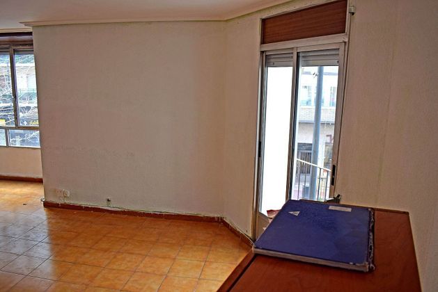 Foto 2 de Piso en venta en Ave de 3 habitaciones con terraza y balcón