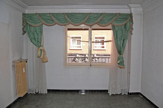 Foto 1 de Piso en venta en Barrio Jesús de 4 habitaciones con terraza y balcón