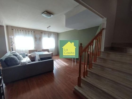 Foto 1 de Casa en venda a Santa Cruz - Industria - Polígono Campollano de 4 habitacions amb garatge i balcó