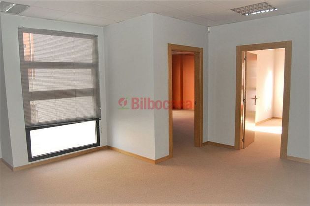 Foto 1 de Oficina en venda a Centro - Desierto - Arrontegi amb garatge i ascensor