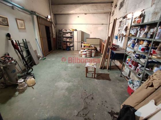 Foto 1 de Local en venta en Santutxu con garaje
