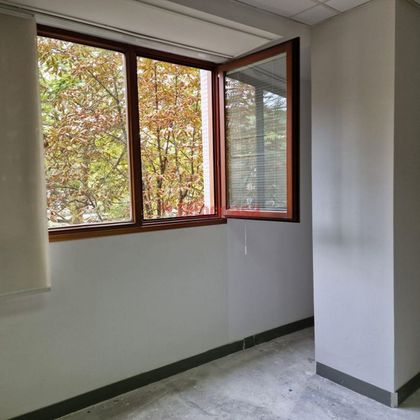 Foto 1 de Alquiler de oficina en Castaños con garaje y aire acondicionado