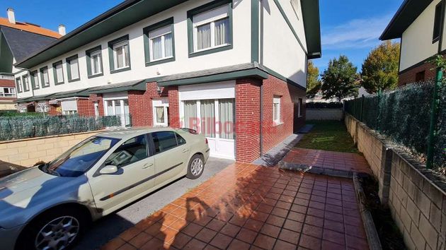 Foto 1 de Venta de casa adosada en Abanto y Ciérvana-Abanto Zierbena de 3 habitaciones con terraza y garaje