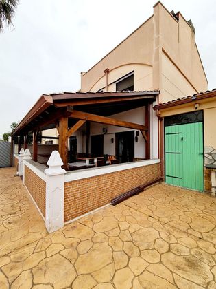 Foto 2 de Casa en venta en urbanización Torreblanca de 5 habitaciones con terraza y piscina