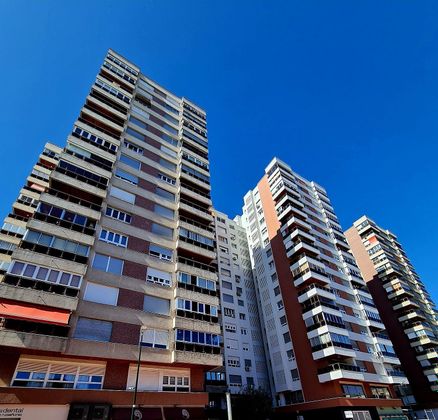 Foto 1 de Venta de piso en calle De Alfonso X El Sabio de 4 habitaciones con terraza y garaje
