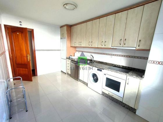 Foto 1 de Alquiler de piso en Centro - Ourense de 3 habitaciones con garaje y calefacción