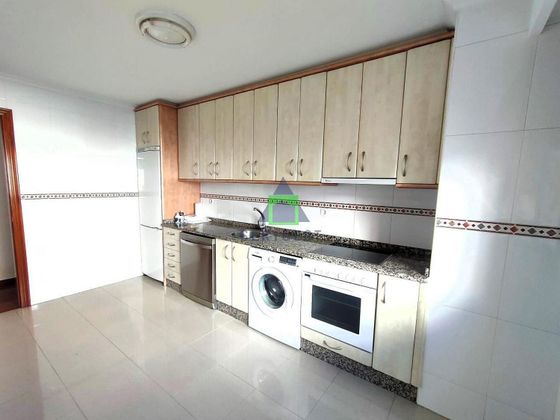 Foto 2 de Alquiler de piso en Centro - Ourense de 3 habitaciones con garaje y calefacción