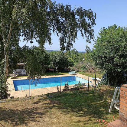 Foto 1 de Xalet en venda a Bergondo de 6 habitacions amb piscina i jardí