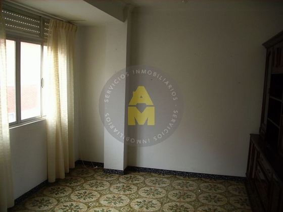 Foto 1 de Piso en venta en Piñeiros- Freixeiro de 4 habitaciones con terraza
