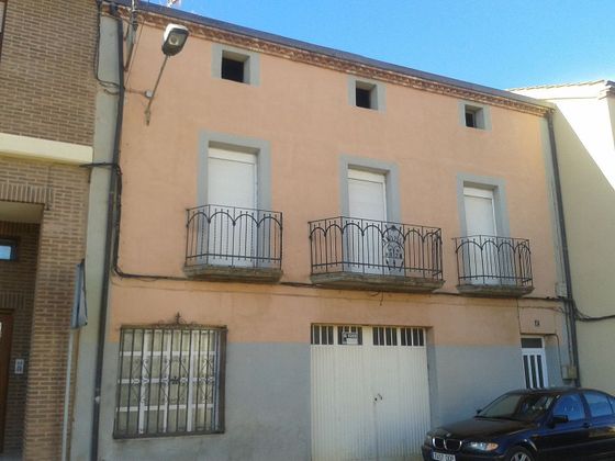 Foto 1 de Casa adossada en venda a calle San Mames de 6 habitacions amb terrassa