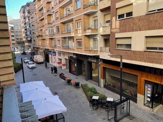 Foto 2 de Pis en venda a Centro - Logroño de 3 habitacions amb terrassa i balcó