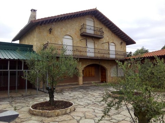 Foto 2 de Xalet en venda a Albelda de Iregua de 5 habitacions amb terrassa i piscina