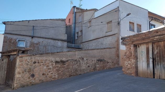 Foto 1 de Casa adosada en venta en Hornos de Moncalvillo de 5 habitaciones con terraza y garaje