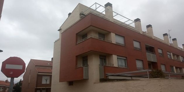 Foto 2 de Venta de piso en Lardero de 3 habitaciones con terraza y garaje