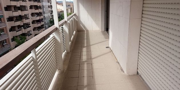 Foto 2 de Pis en lloguer a Centro - Logroño de 3 habitacions amb terrassa i garatge