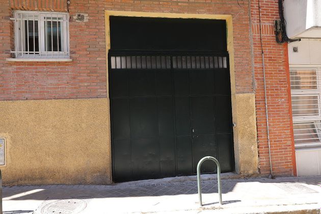 Foto 2 de Local en alquiler en Valdeacederas con garaje