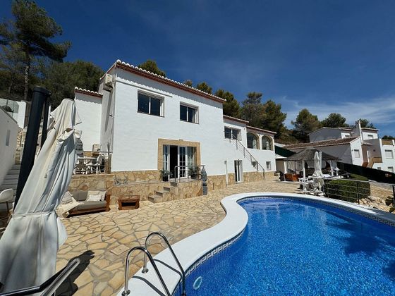 Foto 2 de Chalet en venta en Partides comunes - Adsubia de 5 habitaciones con terraza y piscina